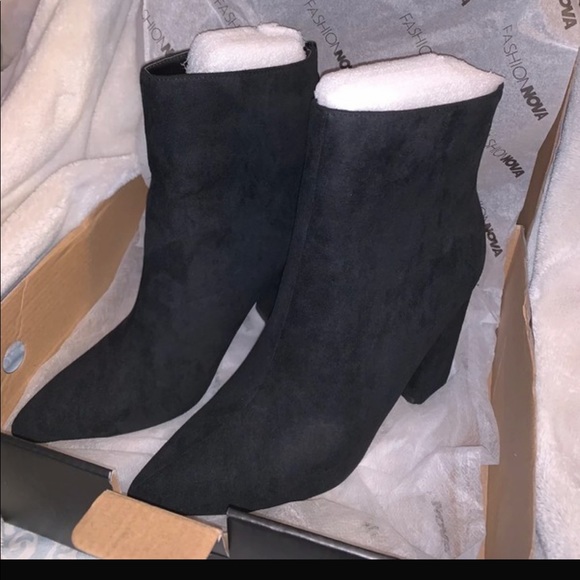 Black Little Boots - Picture 2 of 7